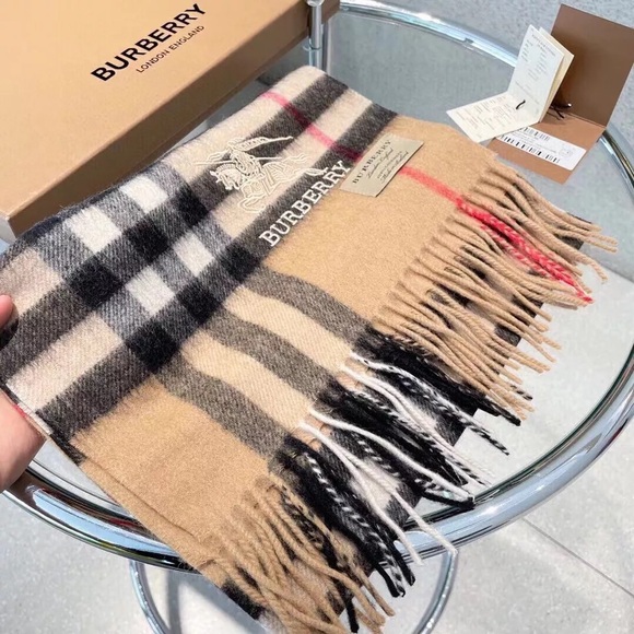 NWT ™️Burberry™️ Nova Check Reversible Scarf - Picture 6 of 6